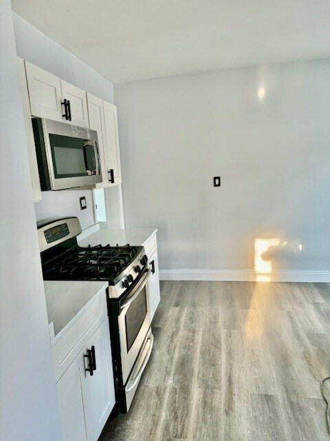 Building Photo - 1491 River St