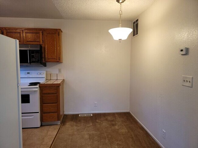 Foto del edificio - 1480 Selmi Dr