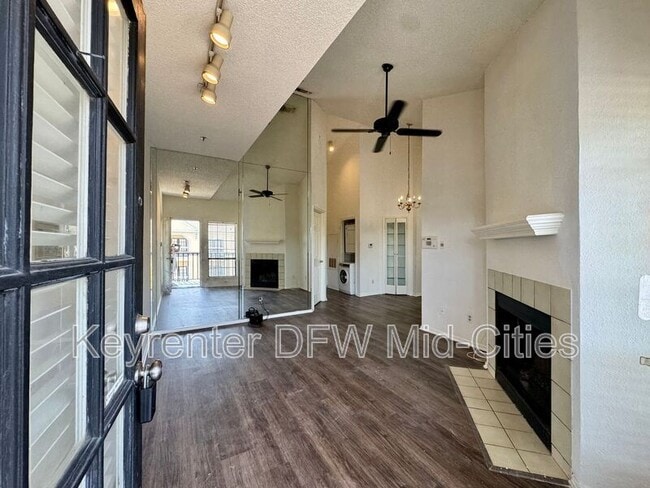 Building Photo - 4800 W Lovers Ln