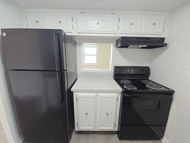 1 Bed/1 Bath Lg-Kitchen- Wall Opening , 2nd Floor - Marina Vista