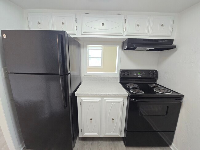 1 Bed/1 Bath Lg-Kitchen- Wall Opening , 2nd Floor - Marina Vista