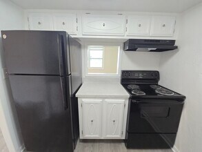 1 Bed/1 Bath Lg-Kitchen- Wall Opening , 2nd Floor - Marina Vista