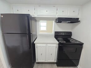 1 Bed/1 Bath Lg-Kitchen- Wall Opening , 2nd Floor - Marina Vista