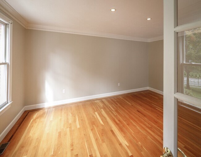 Foto del edificio - 7 Samuel Harrington Rd