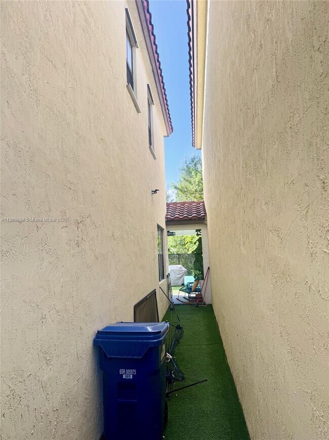 Building Photo - 10300 NW 70th Terrace