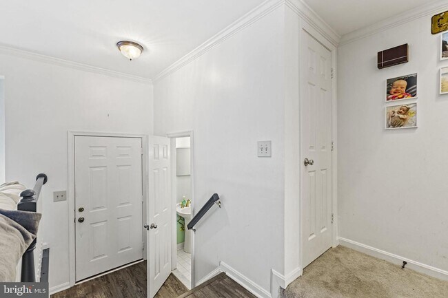 Foto del edificio - This beautiful 3-bedroom townhome is nestl...