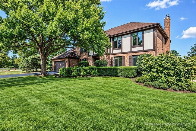 Foto del edificio - 6201 Sleepy Hollow Ln