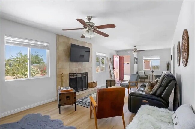 Building Photo - Fully Furnished, Secluded & Private