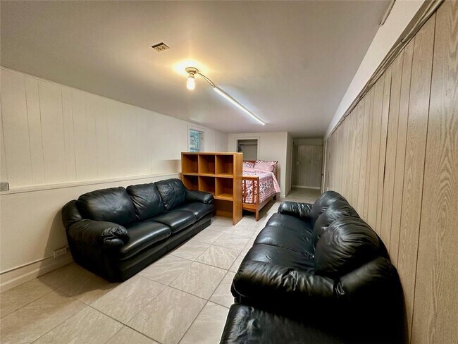 Foto del edificio - 23 Seanna Rd