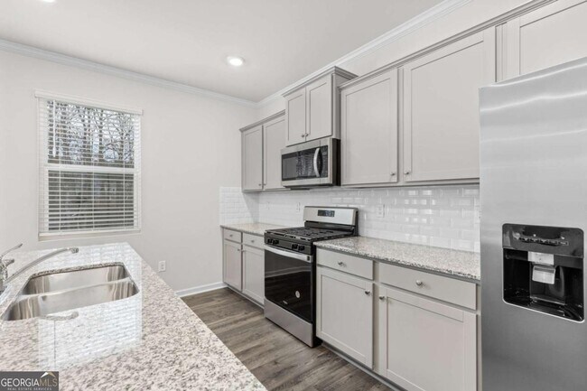 Building Photo - 5370 Swan Ln