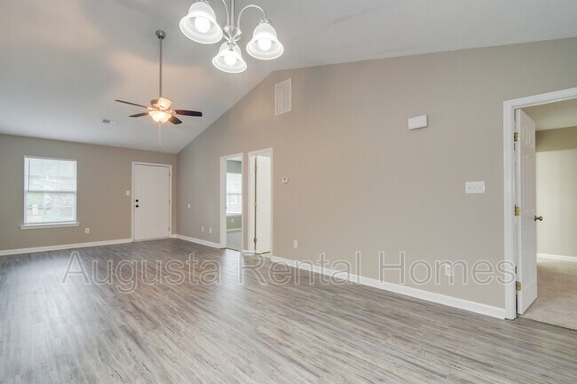 Foto del edificio - 525 Edgecliff Ln
