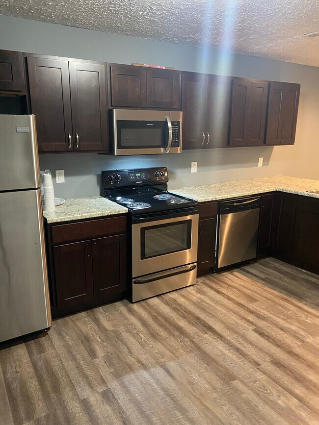 Foto del edificio - 401A Sarver Ave