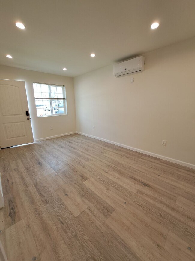 Foto del edificio - 19841 Kittridge St