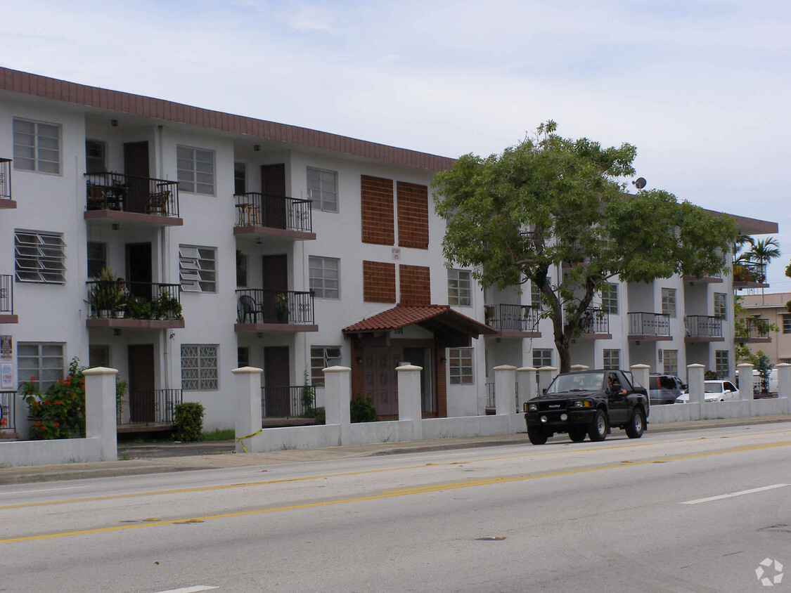 Primary Photo - Alhambra Apartments