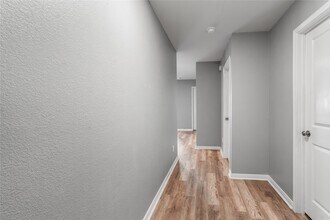 Building Photo - 15638 Del Norte Dr