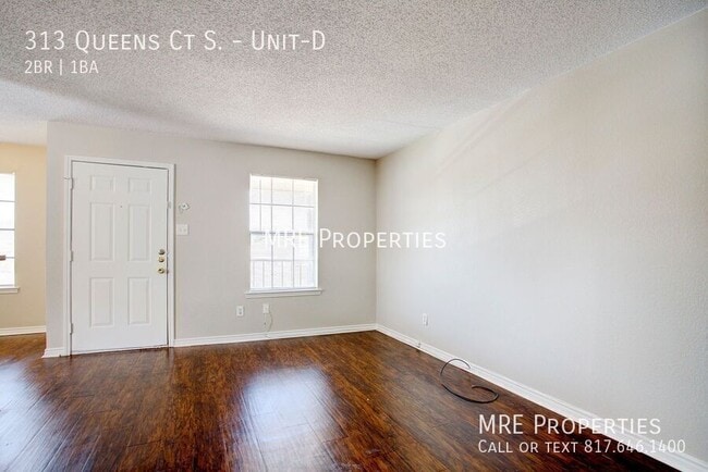 Foto del edificio - 313 Queens Ct S
