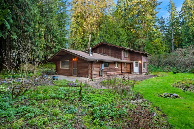 Building Photo - Cozy Log Cabin - 2 bedroom plus Office - W...