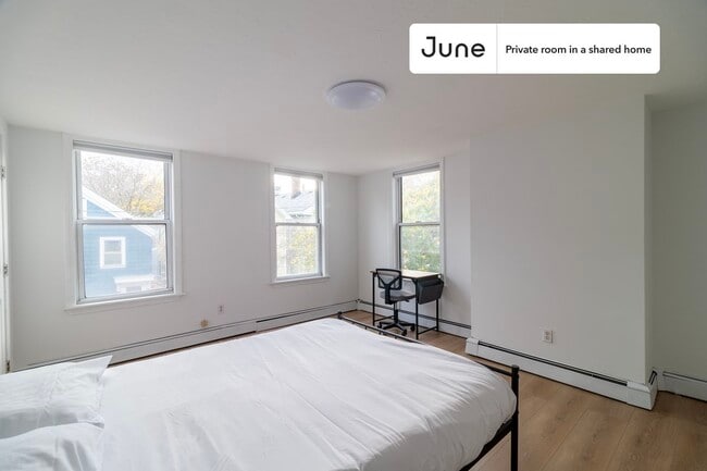 Building Photo - Room in Shared 4 bed/4 bath home