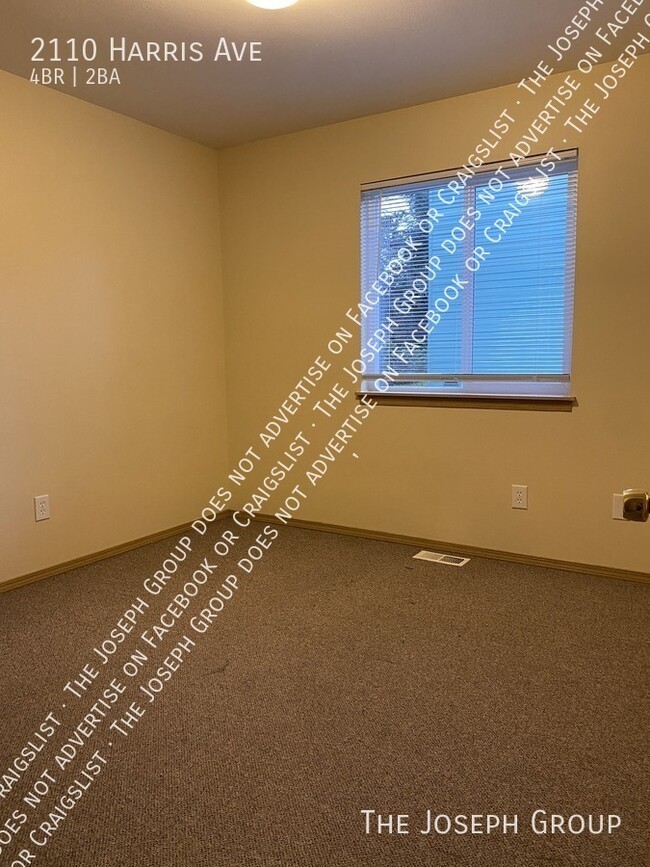 Building Photo - 2110 Harris Ave