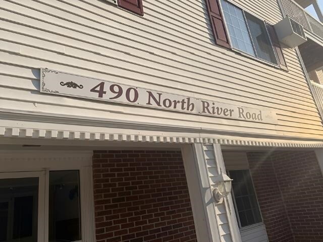 Foto del edificio - 490 River Rd