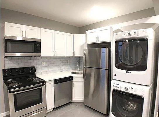 Foto del edificio - 3 bedroom in BRONX NY 10452