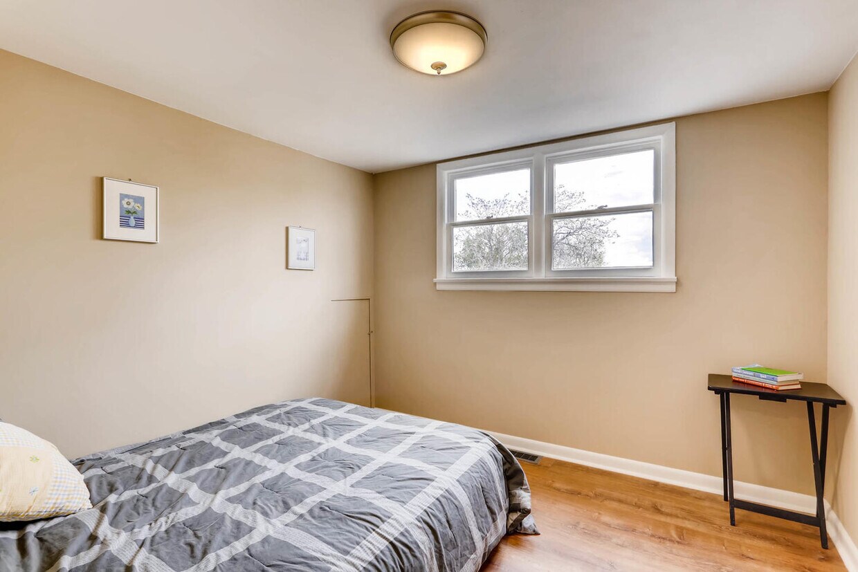 Primary Photo - 1457 Eaton St