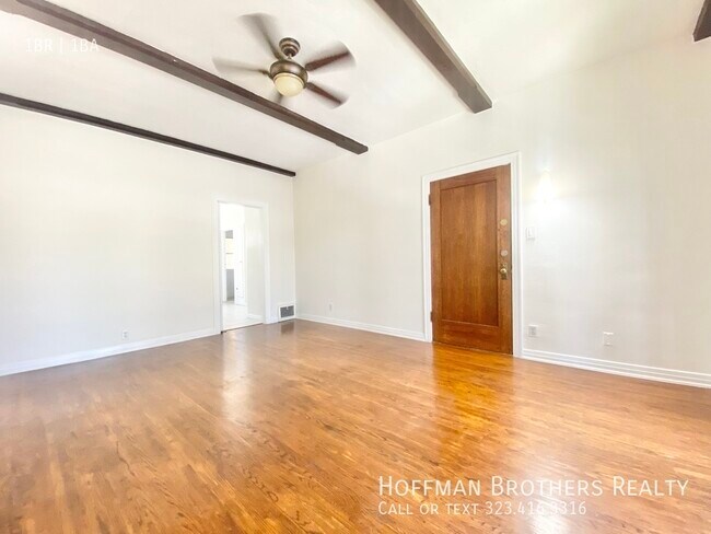 Foto del edificio - 7806 Rosewood Ave
