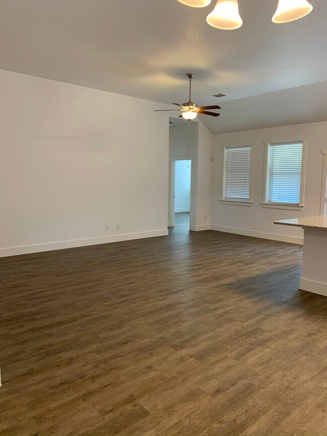 Building Photo - 306 Winston Dr