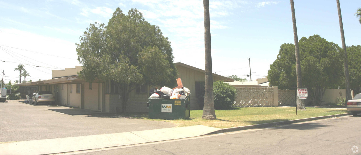 Foto del edificio - Cheery Lynn Palms