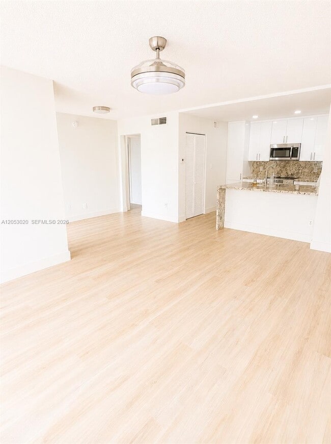 Foto del edificio - 530 S Park Rd