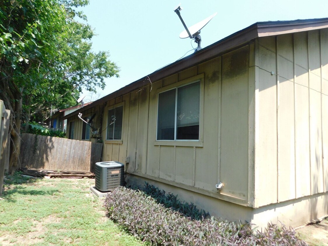 Foto del edificio - Kamath Properties (1811 Prairie Knoll Ct)