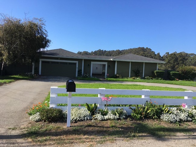 Building Photo - 4 bedroom in Pescadero CA 94060
