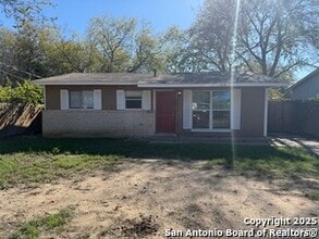 Building Photo - 410 Dorie St