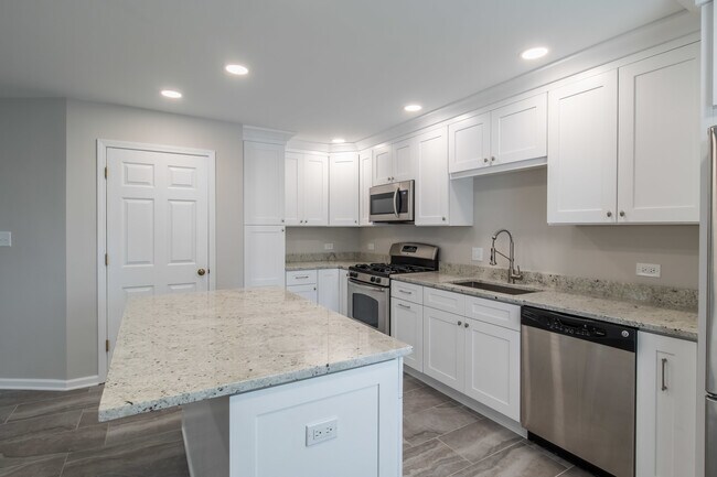 Building Photo - 194 S Stonington Dr