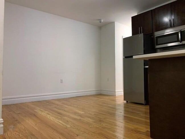 Foto del edificio - 2 bedroom in ASTORIA NY 11105