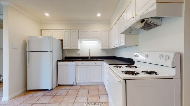 Foto del edificio - 1601 Cloverdale Ct