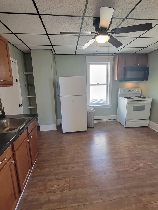 Foto del edificio - 54 Birch Ave S