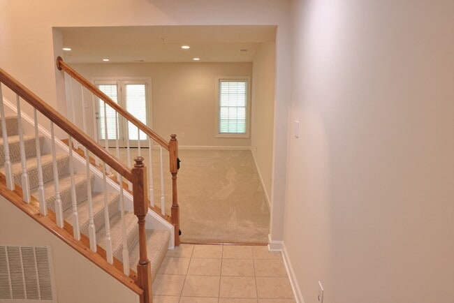 Foyer 1 - 18 Sharpstead Ln