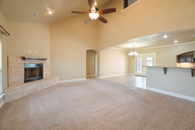 Building Photo - Beautiful 4-Bedroom Home with High Ceilings Available for Summer 2026 Pre-Lease