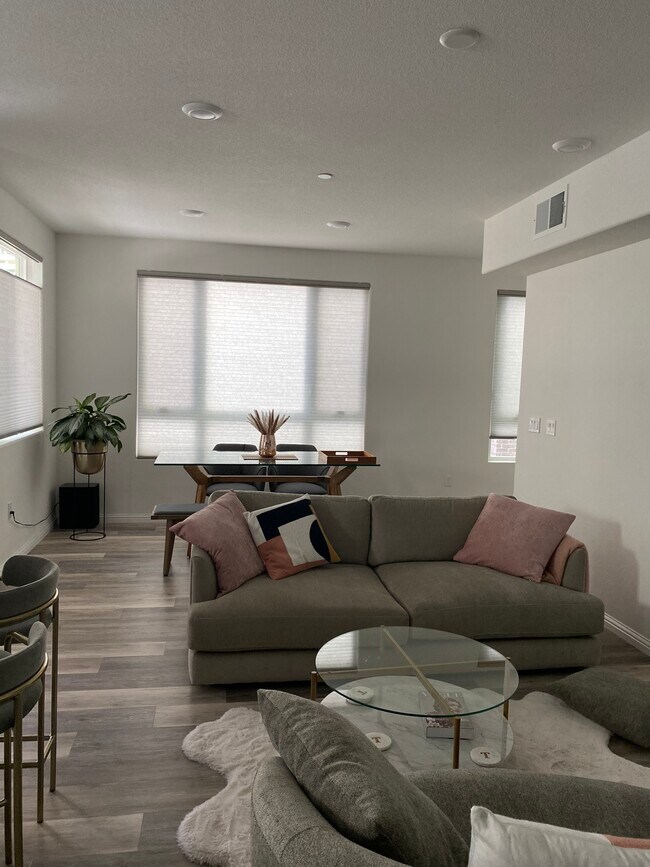 Foto del edificio - 1470 Nightshade Rd