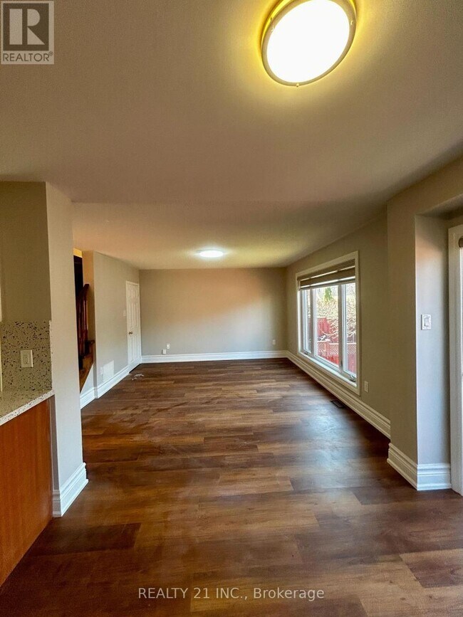 Building Photo - 56 Coyote Crescent