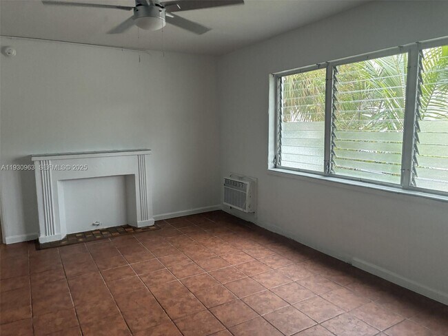 Foto del edificio - 2469 Flamingo Pl