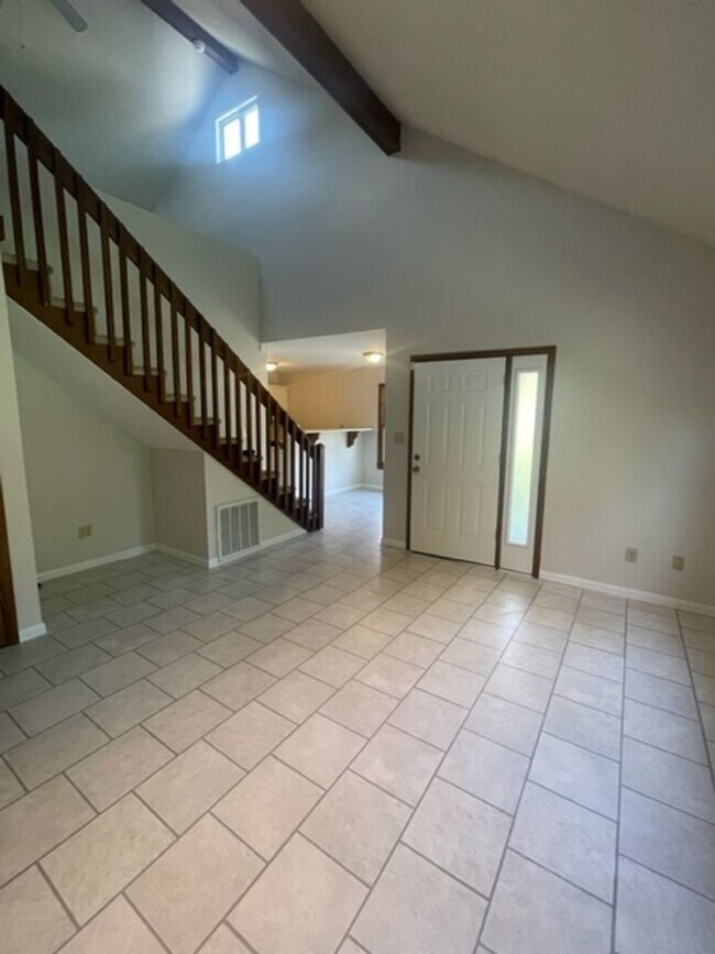Building Photo - Cute Beach Style Home in Fayetteville
