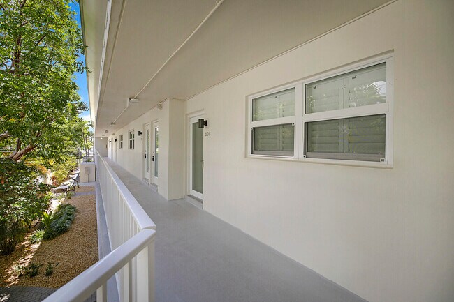 Foto del edificio - 1439 S Ocean Blvd