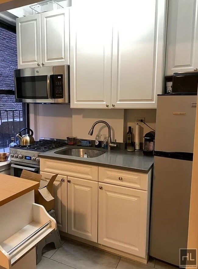 Building Photo - West 10th Street