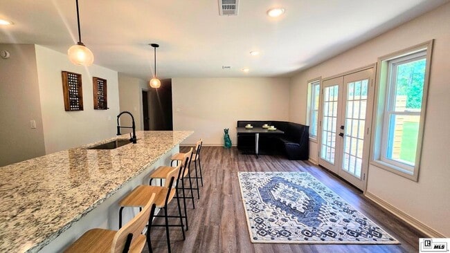 Building Photo - 923 Fortune Dr