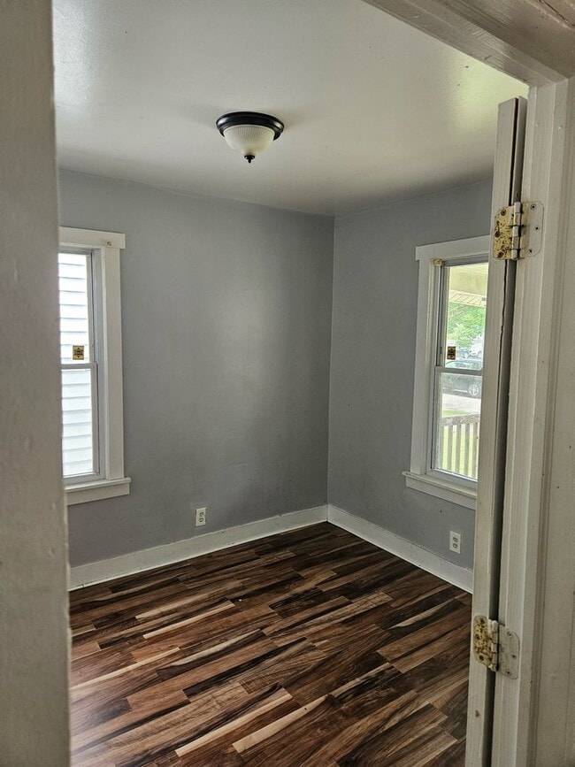 Building Photo - 2 bedroom/ 1 bathroom Detroit's Westside Home