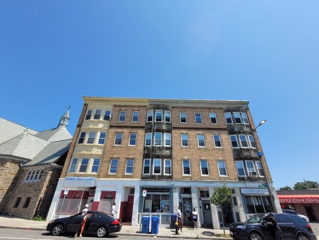 Building Photo - 338 Warren St