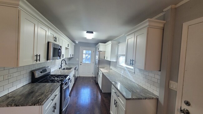 Building Photo - 34 Hickory Dr