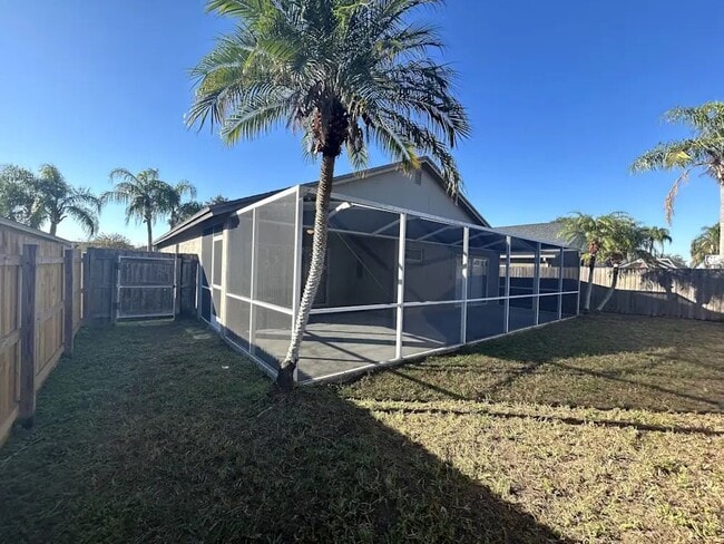 Building Photo - 2483 Crestdale Cir SE